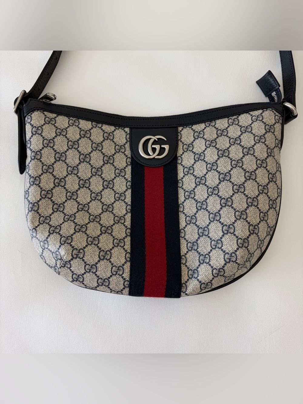 Gucci GG Supreme Canvas Shoulder Bag — Beige/Blue/Red, Silver Hardware Authentic - Picture 3 of 16